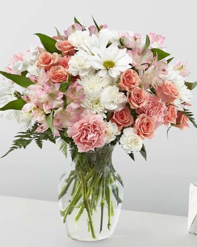 It's just, a little blush! Whoever you're sending this bouquet to, your loved ones are sure to crush hard on these gorgeous pink and white shades.